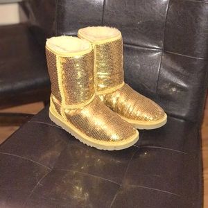 ✨UGG Woman’s boots Sz 5/7 EXCELLENT condition!!!✨